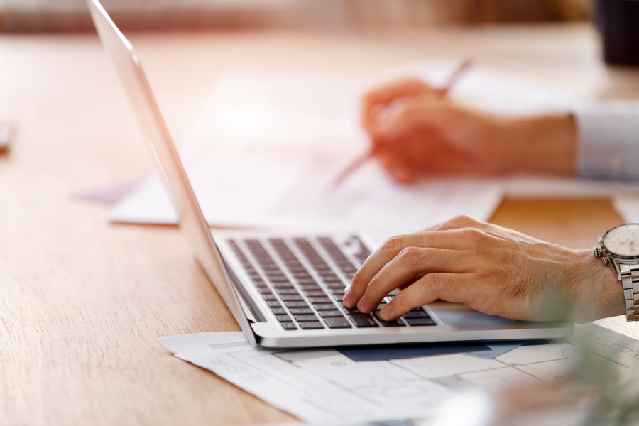 邊界之外：上海取保候審律師解析被告在取保候審期間的地域離開與律師的智慧指導