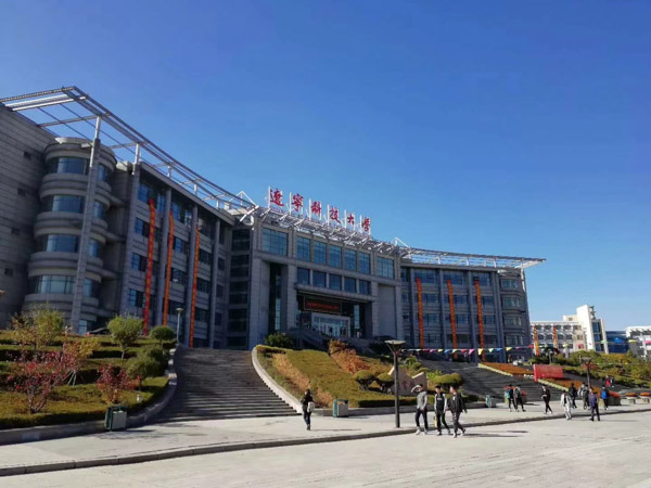 上海刑事案件著名律師來(lái)講講嫌疑人取保候?qū)徠陂g逃跑又投案的是否屬于自首